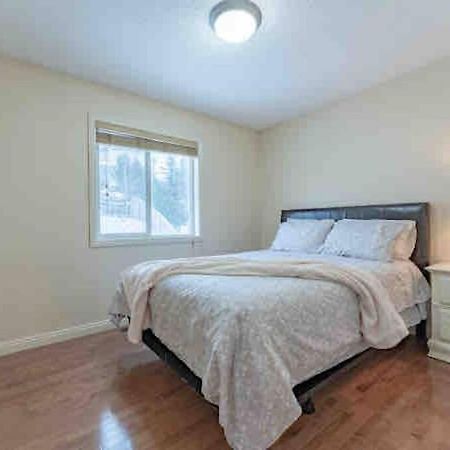 2500 Sq House In Springbank Hill Bl 261818 Villa Calgary Exterior photo