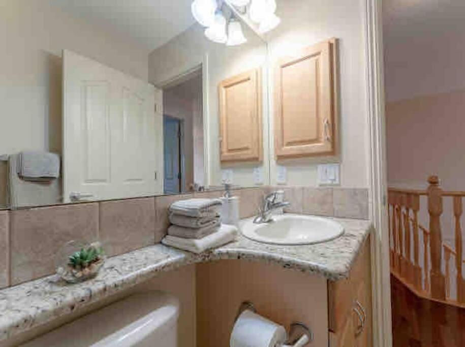 2500 Sq House In Springbank Hill Bl 261818 Villa Calgary Exterior photo