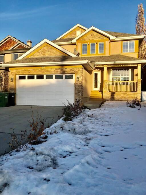 2500 Sq House In Springbank Hill Bl 261818 Villa Calgary Exterior photo