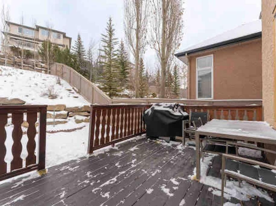 2500 Sq House In Springbank Hill Bl 261818 Villa Calgary Exterior photo