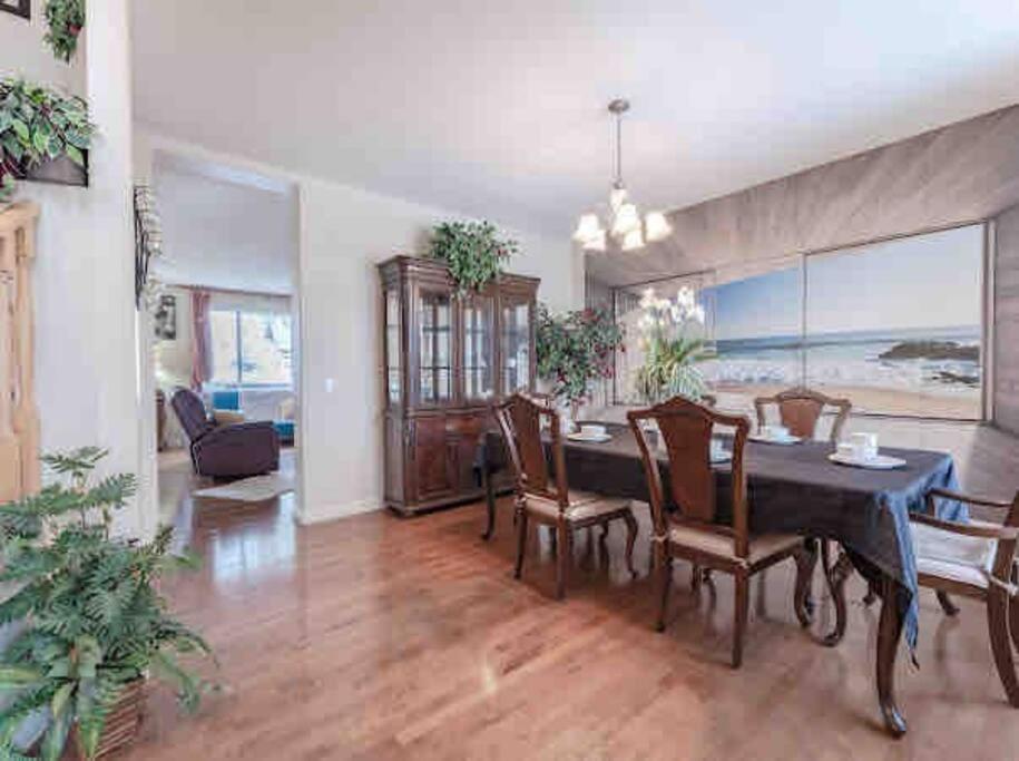 2500 Sq House In Springbank Hill Bl 261818 Villa Calgary Exterior photo