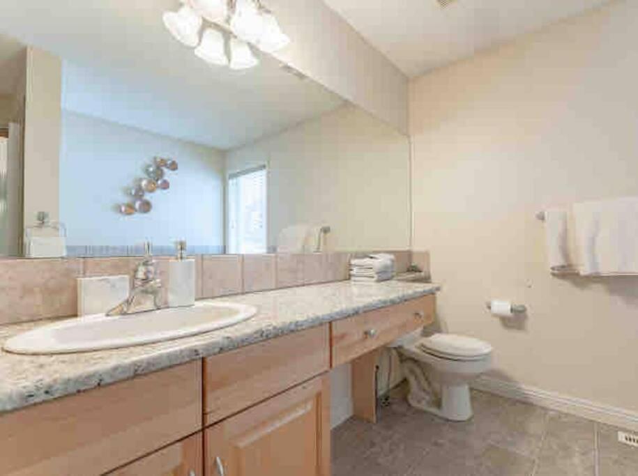 2500 Sq House In Springbank Hill Bl 261818 Villa Calgary Exterior photo